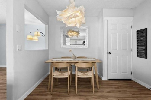 8510 Centre Street Ne, Calgary, AB - Indoor Photo Showing Dining Room