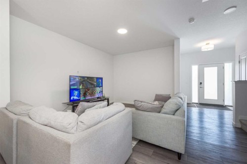 399 Magnolia Drive Se, Calgary, AB - Indoor Photo Showing Living Room