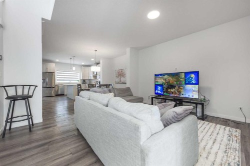 399 Magnolia Drive Se, Calgary, AB - Indoor Photo Showing Living Room