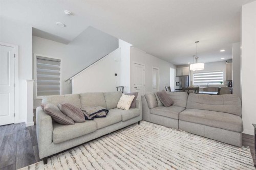 399 Magnolia Drive Se, Calgary, AB - Indoor Photo Showing Living Room