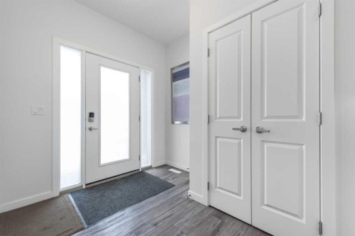399 Magnolia Drive Se, Calgary, AB - Indoor Photo Showing Other Room