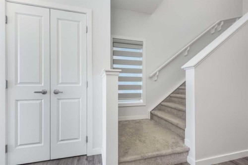 399 Magnolia Drive Se, Calgary, AB - Indoor Photo Showing Other Room