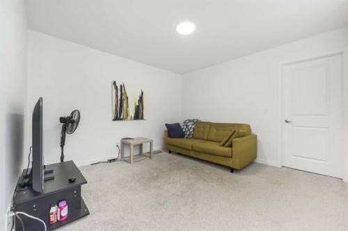 399 Magnolia Drive Se, Calgary, AB - Indoor