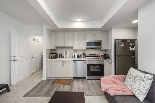 399 Magnolia Drive Se, Calgary, AB - Indoor Photo Showing Kitchen