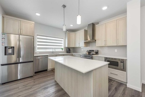 399 Magnolia Drive Se, Calgary, AB - Indoor Photo Showing Kitchen With Upgraded Kitchen