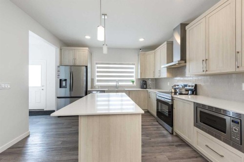 399 Magnolia Drive Se, Calgary, AB - Indoor Photo Showing Kitchen With Upgraded Kitchen