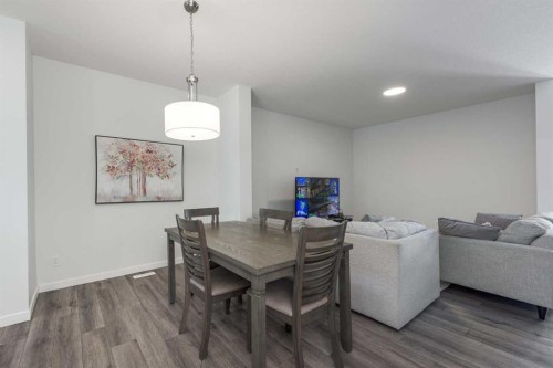 399 Magnolia Drive Se, Calgary, AB - Indoor