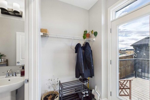 41 Heirloom Crescent Se, Calgary, AB - Indoor Photo Showing Bathroom