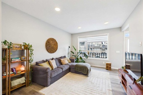 41 Heirloom Crescent Se, Calgary, AB - Indoor Photo Showing Living Room