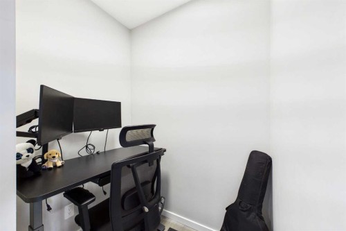 41 Heirloom Crescent Se, Calgary, AB - Indoor Photo Showing Office