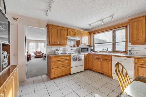 55 Midlake Place Se, Calgary, AB - Indoor Photo Showing Kitchen