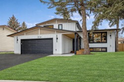 216 Oakridge Place SW Calgary, AB T2V 1V2