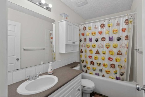 260 Stonemere Place, Chestermere, AB - Indoor Photo Showing Bathroom