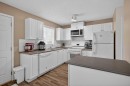 260 Stonemere Place, Chestermere, AB  - Indoor Photo Showing Kitchen 