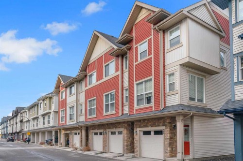 34 New Brighton Point Se, Calgary, AB - Outdoor With Facade