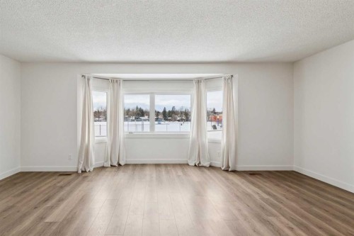 11016 Braton Place Sw, Calgary, AB - Indoor Photo Showing Other Room