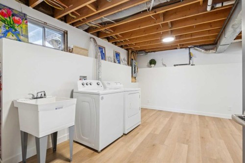 11016 Braton Place Sw, Calgary, AB - Indoor Photo Showing Laundry Room