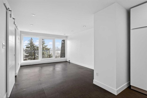 304-512 Cedar Crescent Sw, Calgary, AB - Indoor Photo Showing Other Room