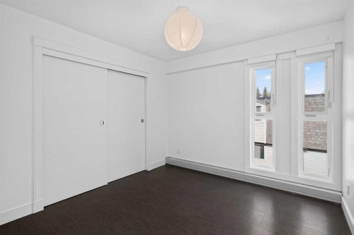 304-512 Cedar Crescent Sw, Calgary, AB - Indoor Photo Showing Other Room