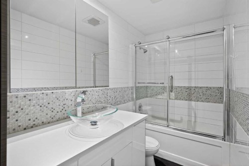 304-512 Cedar Crescent Sw, Calgary, AB - Indoor Photo Showing Bathroom