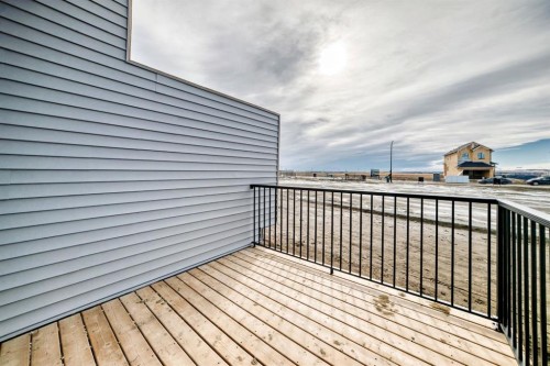 512 Heritage Boulevard, Cochrane, AB - Outdoor