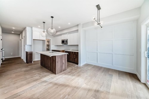 512 Heritage Boulevard, Cochrane, AB - Indoor Photo Showing Kitchen
