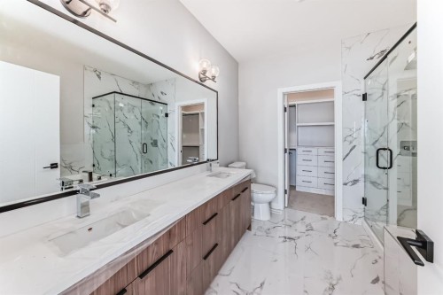 512 Heritage Boulevard, Cochrane, AB - Indoor Photo Showing Bathroom