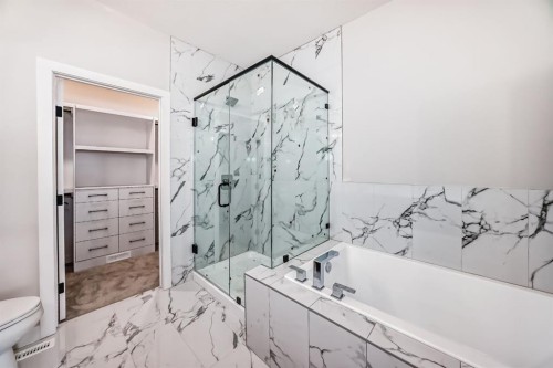 512 Heritage Boulevard, Cochrane, AB - Indoor Photo Showing Bathroom