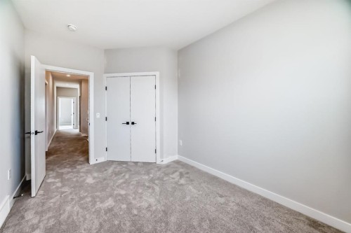 512 Heritage Boulevard, Cochrane, AB - Indoor Photo Showing Other Room