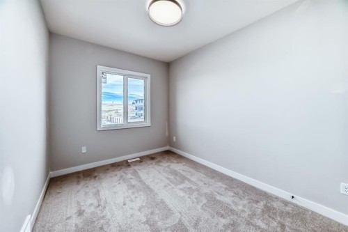 512 Heritage Boulevard, Cochrane, AB - Indoor Photo Showing Other Room
