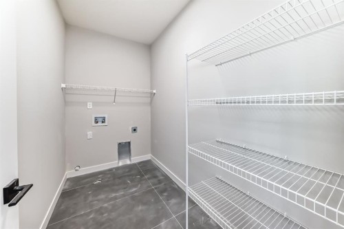 512 Heritage Boulevard, Cochrane, AB - Indoor With Storage