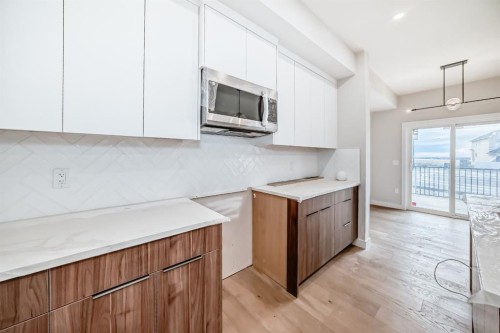512 Heritage Boulevard, Cochrane, AB - Indoor Photo Showing Kitchen