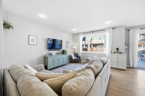 320 Sundown View, Cochrane, AB - Indoor Photo Showing Living Room