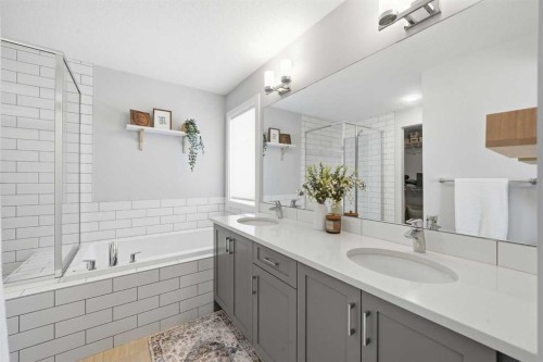 320 Sundown View, Cochrane, AB - Indoor Photo Showing Bathroom