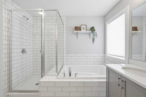 320 Sundown View, Cochrane, AB - Indoor Photo Showing Bathroom