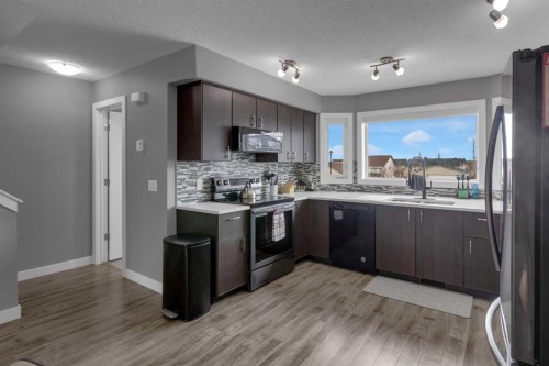 420 Strathcona Circle, Strathmore, AB - Indoor Photo Showing Kitchen