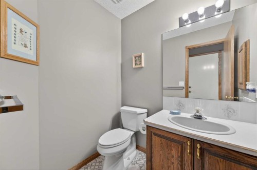 68 Hawkland Circle Nw, Calgary, AB - Indoor Photo Showing Bathroom