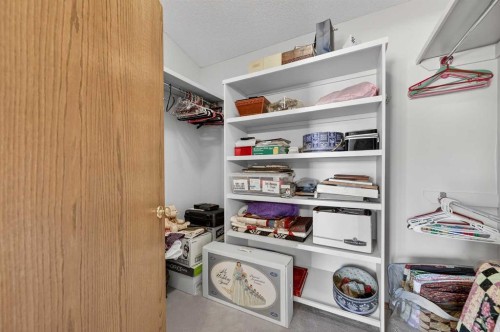 68 Hawkland Circle Nw, Calgary, AB - Indoor