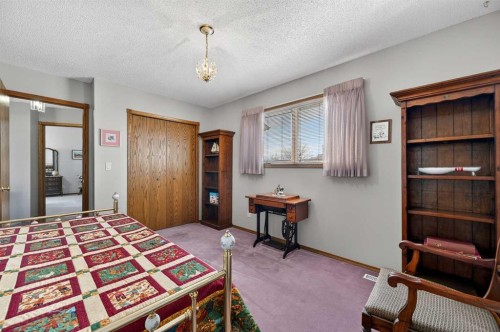 68 Hawkland Circle Nw, Calgary, AB - Indoor Photo Showing Bedroom