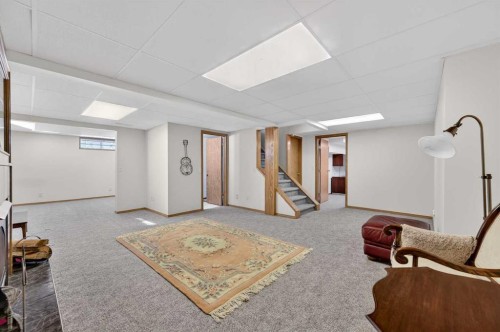 68 Hawkland Circle Nw, Calgary, AB - Indoor