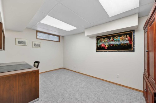 68 Hawkland Circle Nw, Calgary, AB - Indoor