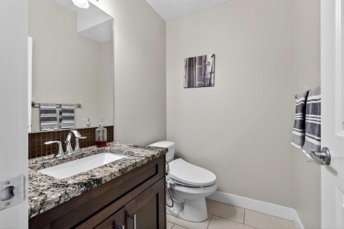 7104 36 Avenue Nw, Calgary, AB - Indoor Photo Showing Bathroom