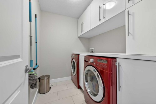 7104 36 Avenue Nw, Calgary, AB - Indoor Photo Showing Laundry Room