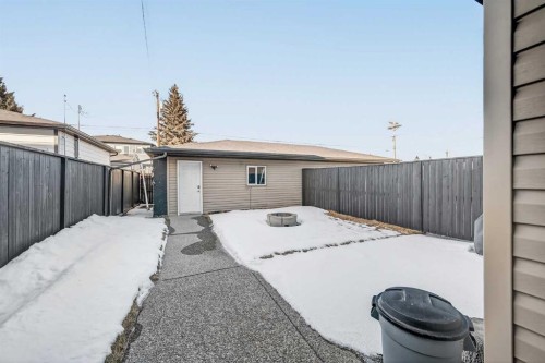 7104 36 Avenue Nw, Calgary, AB - Outdoor
