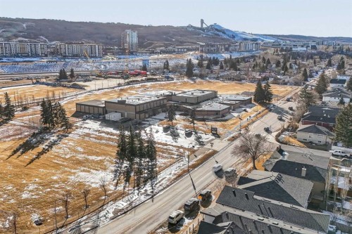 7104 36 Avenue Nw, Calgary, AB - Outdoor With View