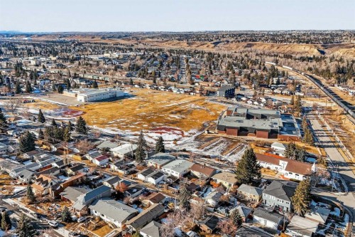 7104 36 Avenue Nw, Calgary, AB - Outdoor With View