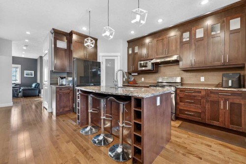 7104 36 Avenue Nw, Calgary, AB - Indoor Photo Showing Kitchen With Upgraded Kitchen