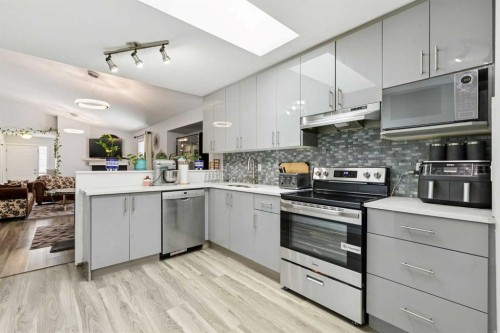 38 Canoe Square Sw, Airdrie, AB - Indoor Photo Showing Kitchen