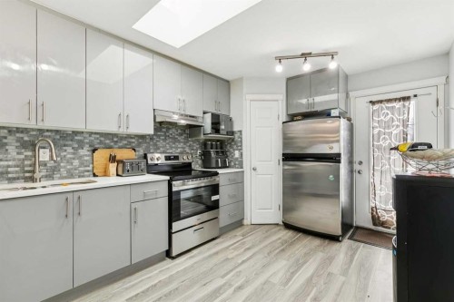38 Canoe Square Sw, Airdrie, AB - Indoor Photo Showing Kitchen With Stainless Steel Kitchen With Upgraded Kitchen