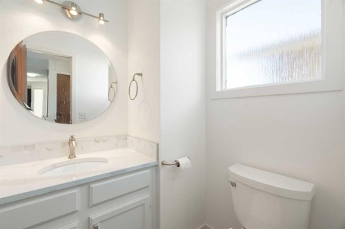 35 Shawmeadows Close Sw, Calgary, AB - Indoor Photo Showing Bathroom